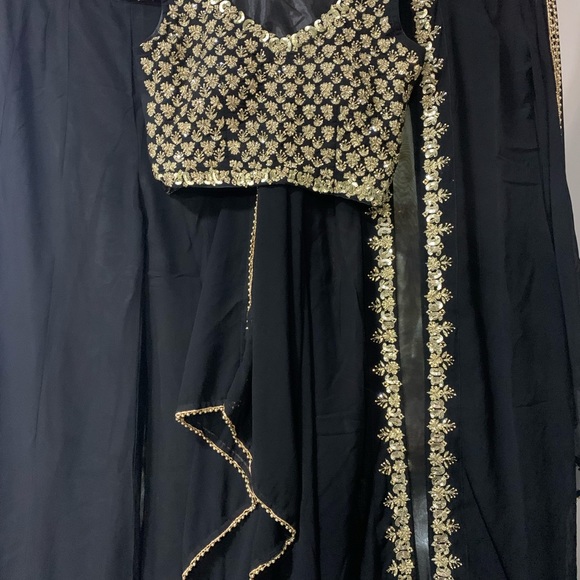 Sharara suit - Picture 8 of 12
